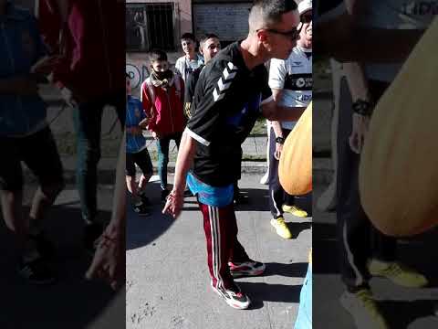 Tirri de la Roca tirando un free - Barrio Uom Ensenada