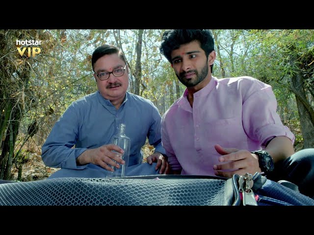 Chhappad Phaad Ke movie review: Vinay Pathak in an impressive satire that dares to punch up to privilege Chhappad Phaad Ke movie review: Vinay Pathak in an impressive satire that dares to punch up to privilege