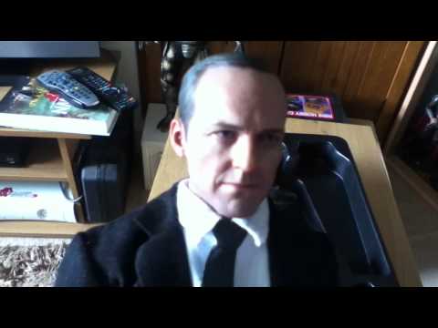 Unboxing agent phil coulson hot toys 1/6 scale figure