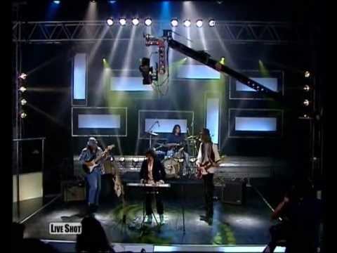 Zemljotres - Zemljotres - Ljubavni tepih (Live shot 3)