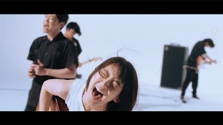 吉岡里帆、髪振り乱し熱唱　阿部サダヲと駆け回る姿も　「音量を上げろタコ！」主題歌MVメーキング映像解禁