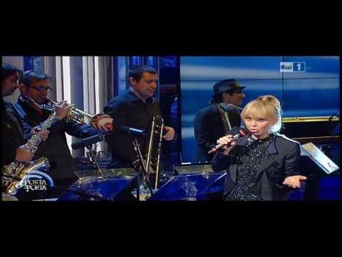 Rita Pavone  in  Pioggia. Live 2013 con Enrico Cremonesi. Presentazione di Enrico Ruggeri