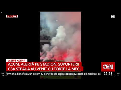 Incidente la meciul Dinamo - Steaua! Ultrașii au aruncat torțe aprinse pe gazon