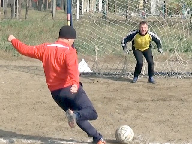 Футболистов меньше, болельщиков больше