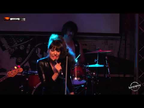 DollSquad - In The Meantime (live at Musicland)