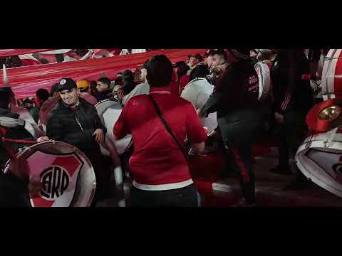 "river 2 - racing 1 // (campeón) LOS BORRACHOS DEL TABLON 2023 - Recibimiento HD 4K" Barra: Los Borrachos del Tablón • Club: River Plate