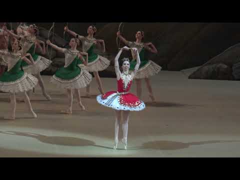 Elizaveta Kokoreva and Maria Mishina in ballet La Fille du Pharaon