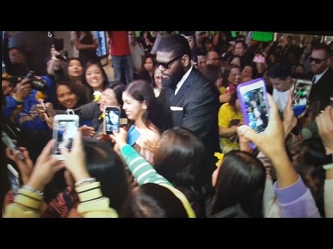 fans go crazy at lax over MAINE MENDOZA and alden richards