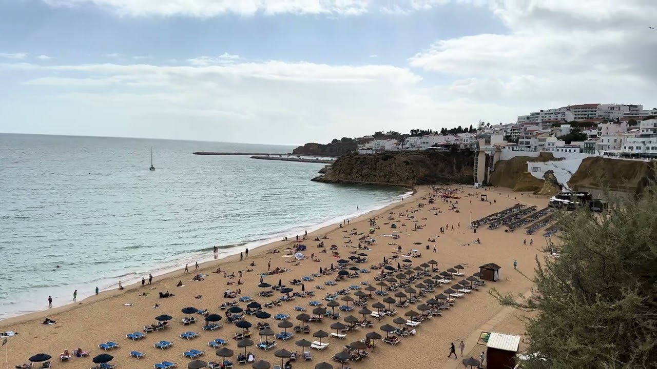 Enjoy ocean views at Pau da Bandeira lookout.