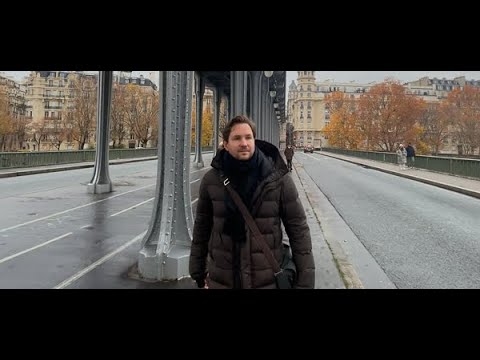 Clemens Schuldt s'adresse au public de l'Orchestre