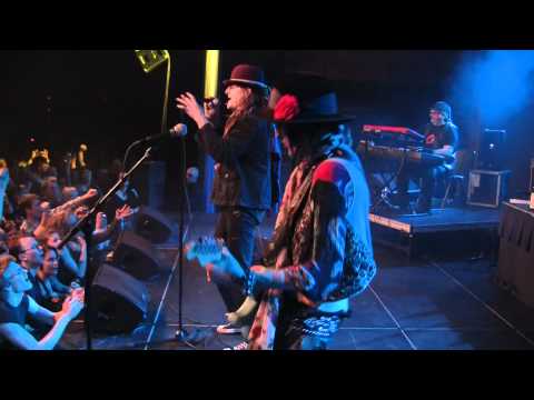 Moottoritie On Kuuma/  Pelle Miljoona OY