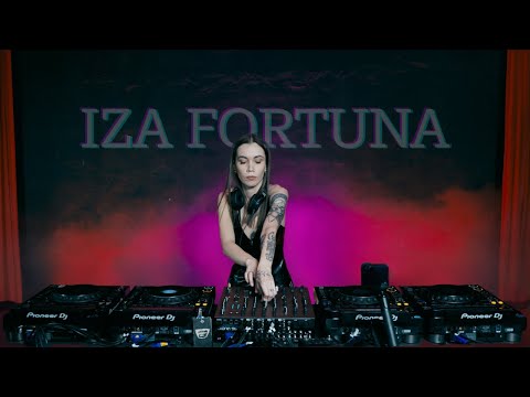 Iza Fortuna | Techno DJ Set | 4K