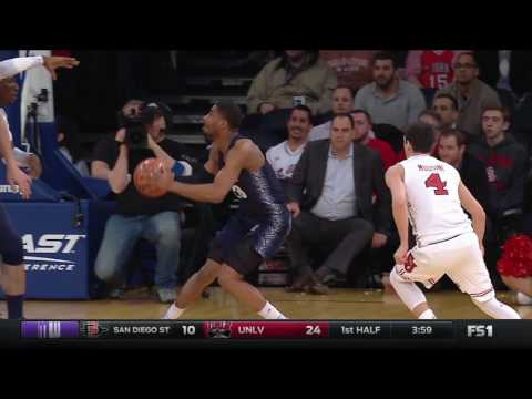 Pryor throws down vicious hammer dunk for Georgetown