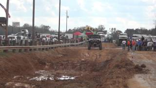 preview picture of video 'Mad Maxx first hill n hole at Twittys mud bog.MTS'