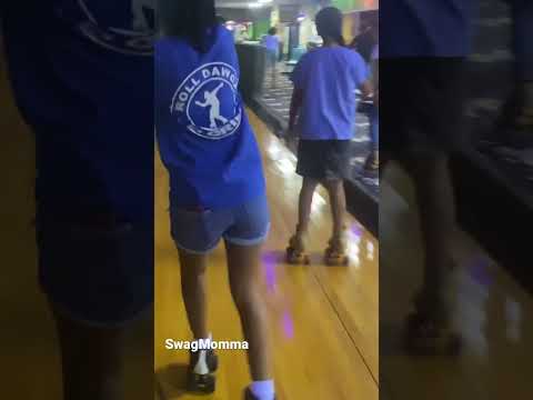 Shuffle Skating With SwagMomma Milan💯🔥🔥🔥🔥🔥😱😱😱💙💙 #shuffleskating #jamskating #skating