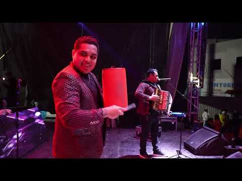 Brillas linda, Hoy la vi pasar (En Vivo) · Bertín y Su Condesa