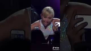 Download lagu Miley asking a fan to take a pic of her to see how she Looks like 😭 #shorts #mileycyrus #fyp mp3 Download lagu Miley asking a fan to take a pic of her to see how she Looks like 😭 #shorts #mileycyrus #fyp mp3