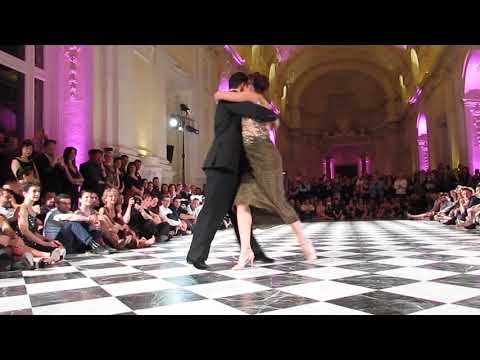  Facundo Piñero  and  Vanesa Villalba  are  dancing  to  the  vals  "  Recuerdos de la Pampa  "  by  Juan D'Arienzo  in  2019