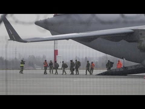 US troops reach Poland, Moscow sends planes to Belarus