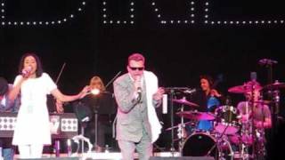 Madness &amp; Rhoda Dakar, Madstock 2009, &quot;On the Town&quot;. Victoria Park (London), 17th July. 5/7 vid HQ.