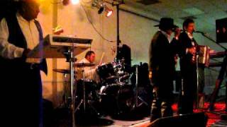 La Guerra Musical - mis veinte novias