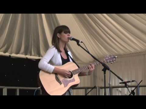 Liz Lawrence 01 - Moseley Folk Festival 2009