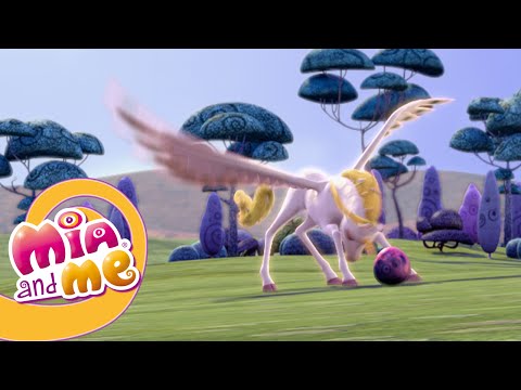 Mia and me - Mo and Onchao are playing soccer