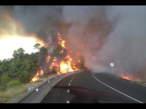 Trés dangereux: Incendie à la frontière espagnole, l'autoroute A9 coupée dans les deux sens