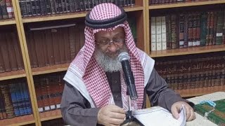  محاضرة افتراضية بعنوان: (كلام ابن حزم في كتابه “الفِصل في الملل والنحل” في موضوع التكفير)بسم الله الرحمن الرحيم الحمد لله تعالى وبعد: فقد يعجب البعض من كثرة طرحنا وخوضنا في بيان قضية هي من أخطر القضايا، لما يترتب عليها من أضرار تلحق الضروريات والحاجيات والتحسينات، ولما لها من مسيس بأصل الدين وهو الإيمان والتوحيد، ذلك الأمر هو التكفير الذي مفاده: إخراج الموحد من الجنة إلى النار واستحلال دمه وماله وعرضه وإبطال أعماله الصالحة وعقوده، ثم الحكم عليه بالإعدام من الحياة. والحديث عن الفرق والتكفير والتكفيريين ليس بدعا من الأمر، حيث حذر رسول الله صلى الله تعالى عليه وسلم من ذلك كثيرا في مثل قوله ” افترقت اليهود، ..، وافترقت النصارى، ..، وستفترق أمتي “. قلت: افتراقا يشق عصاها ويذهب ريحها. وقد كتب في الفرق عدة من الناس مثل أبو حسن الأشعري في كتابه مقالات الإسلاميين، الشهرستاني في كتابه الملل والنحل، ابن حزم الظاهري في كتابه الفصل في الملل والأهواء والنحل. وقد تحدث ابن حزم رحمه الله تعالى في كتابه هذا بكلام متين حول التكفير بالذنب، لذلك أحببنا إدارة موقع الشيخ سمير مراد تسليط الضوء على كلامه في ذلك ليستبين للناس طريق الحق. داعين ربنا عز وجل القبول والرشاد. وذلك في محاضرة يلقيها فضيلة الشيخ الدكتور سمير مراد بعنوان: (كلام ابن حزم في كتابه “الفِصل في الملل والنحل” في موضوع التكفير) بمحاور: * بيان مسمى الإيمان والكفر. * اجتماع الصلاح وضده في المسلم. * حكم المذنب والرد على من يكفره. * كفر دون كفر. * ضوابط التكفير عند ابن حزم. في يوم الأحد الموافق 30/7/2023م بثا مباشرا عبر قنواتنا على الفيسبوك واليوتيوب “الشيخ الدكتور سمير مراد” حيث يبدأ البث الساعة العاشرة بتوقيتي الأردن ومكة المكرمة.