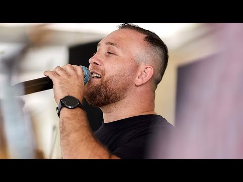 Ionel Ienciu - Dansează mireasă pe masă …Show nunta😍