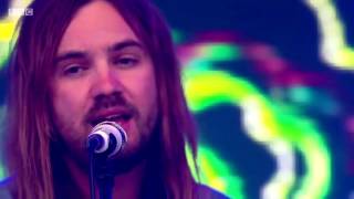 Tame Impala &quot;Why Won´t You Make Up Your Mind?&quot; live Glasto 2016