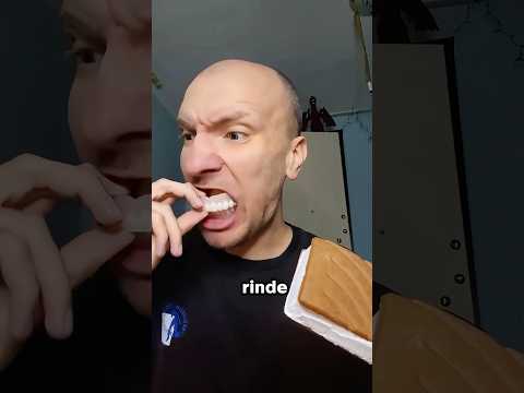 Él intentó comer su comida sin dientes | #shortsvideo