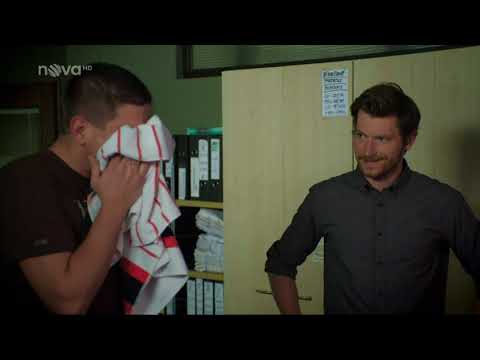 Opily tloustik Novotny řádil v kfc na Kaprovce 2017