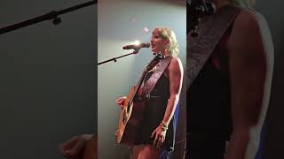Kane Brown and Taylor Swift performance live!