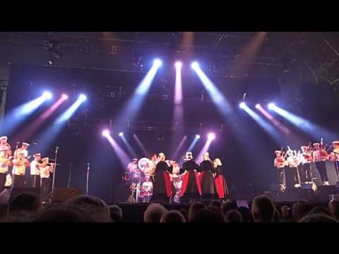 Cercle de danse du Croisty et bagad de Lann Bihoué à Grenoble