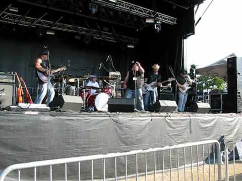 Switchgear - One More Kiss (Live - Lift Off)