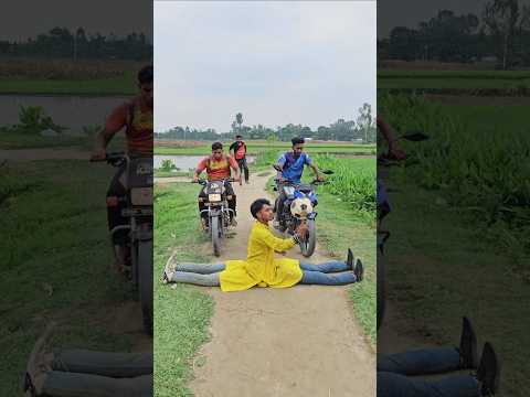 The two men ran away by lifting the motorcycle onto their two feet.579#automobile #motorcycle