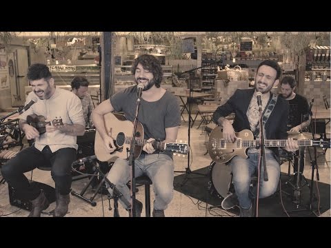 Izal - Qué bien, En aire y hueso y Agujeros de gusano (directo)