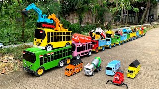 Download lagu WADIDAW !! Mobil Truk Tronton Panjang Bongkar Mainan Mobil Mobilan Truk Molen, Truk Oleng, Excavator mp3
