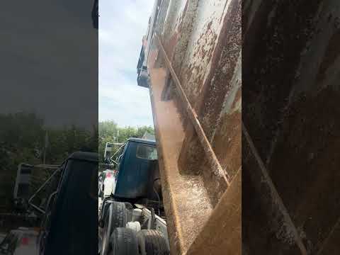 1999 International 2574 Dump Truck - Video