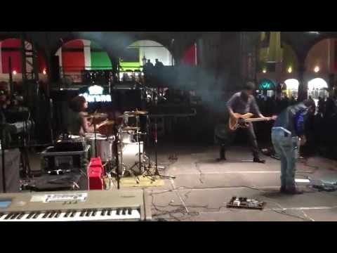 inuay - a las doce en punto [live onstage] [a closer look]