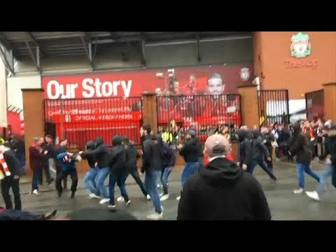 Due tifosi della Roma arrestati: un fan del Liverpool in coma