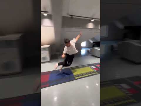 到底多絕望的人才能想出最後一個跳法 #立定跳遠