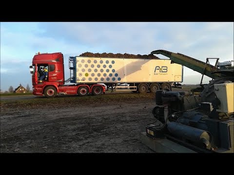 Loading and transporting potatoes | Manitou | Fendt | aardappels laden