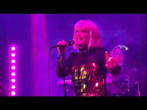 Toyah - Slave to the Rhythm (Grace Jones Cover)