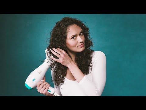 How to Condition Your Curls with Moroccanoil Intense...