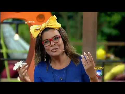 Mara Maravilha debocha e pisa em Carla Prato durante votação - A Fazenda 8