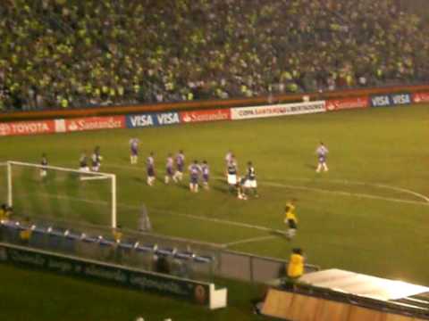 Toda a jogada que acabou em Gol de Keirrison