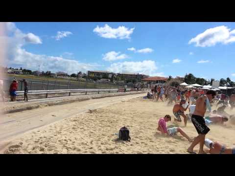 Maho beach: people falling down