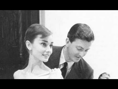 download lagu mp3 mp4 Givenchy Perfume Audrey Hepburn, download lagu Givenchy Perfume Audrey Hepburn gratis, unduh video klip Givenchy Perfume Audrey Hepburn